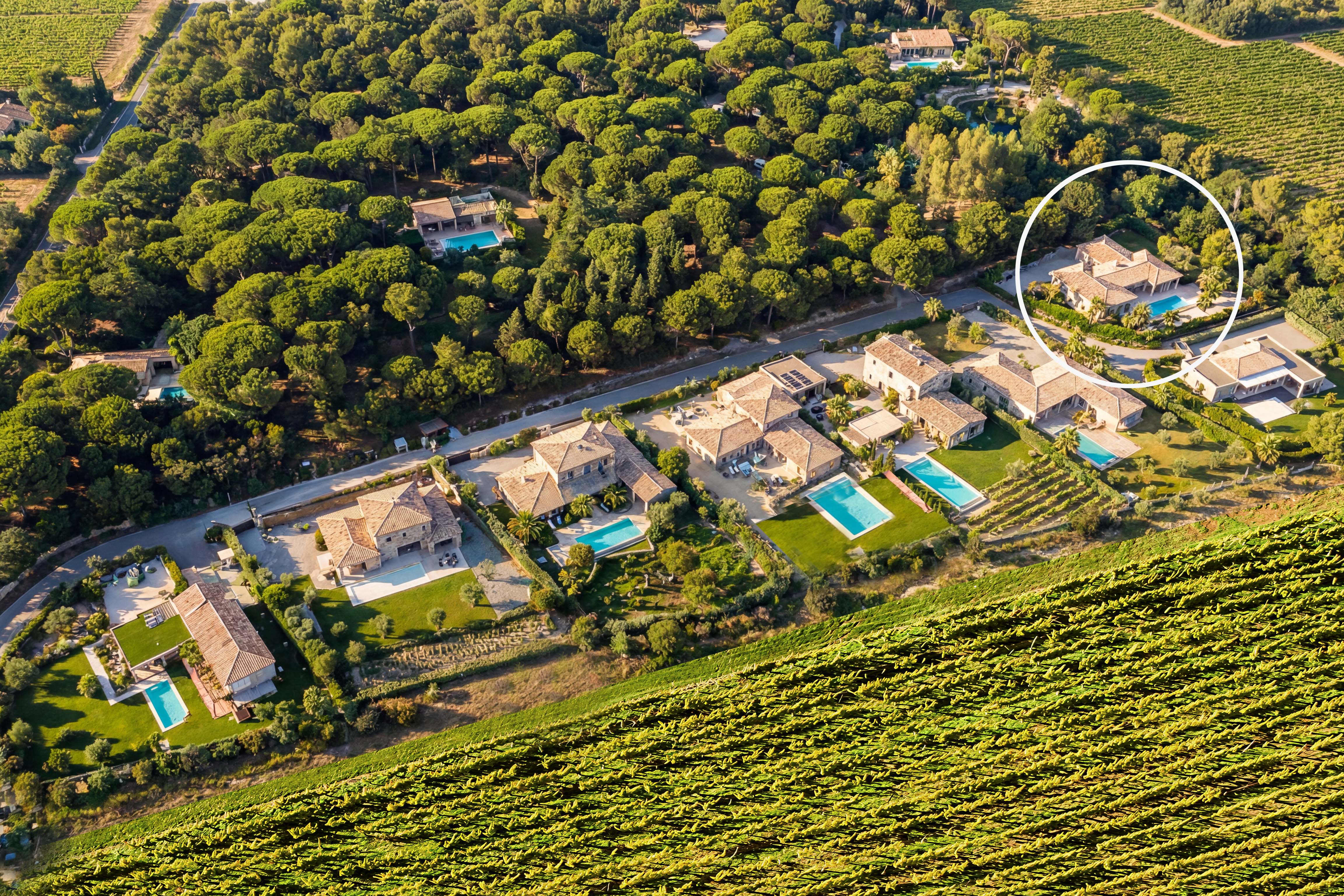 Vue aérienne du domaine privé de la Villa Les Palmiers
